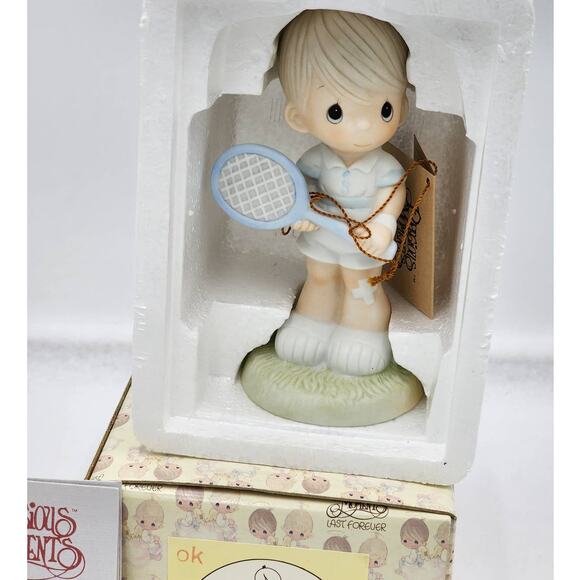 Precious Moments Figurine Serving The Lord 1985 Tennis Vintage 100293 W/Box Tags - Picture 5 of 6